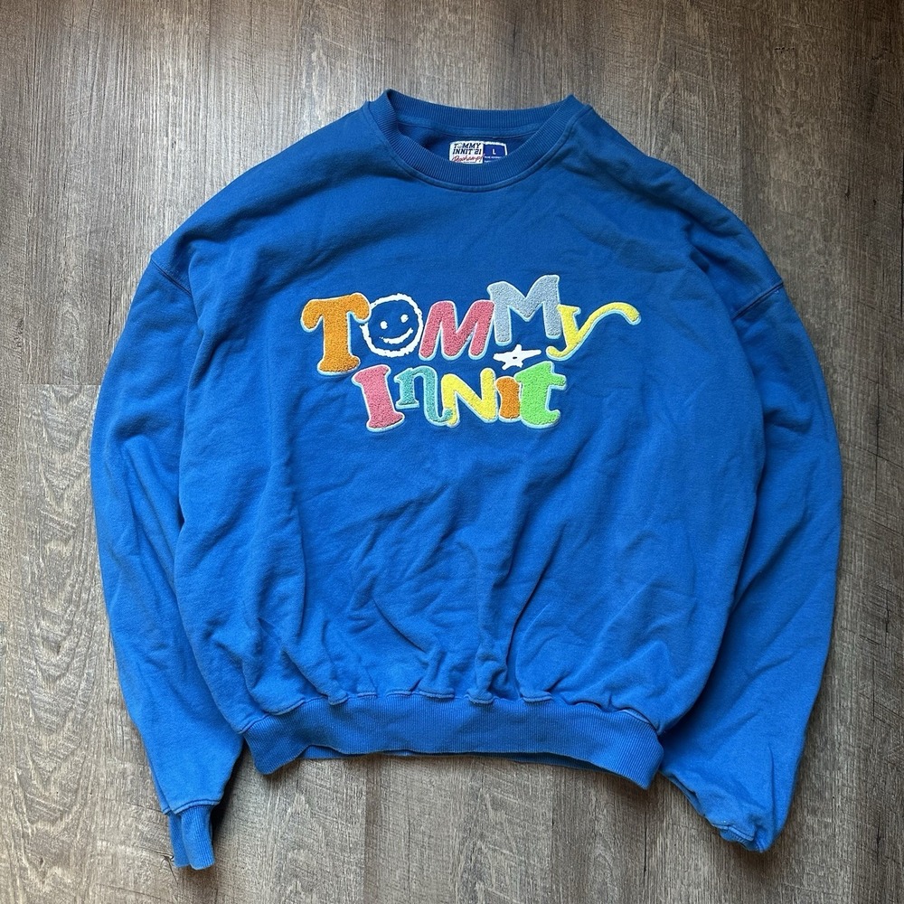 Tommy Innit Sweatshirt Mens L Blue Crewneck Pullover Embroidered Fuzzy‎ Graphic